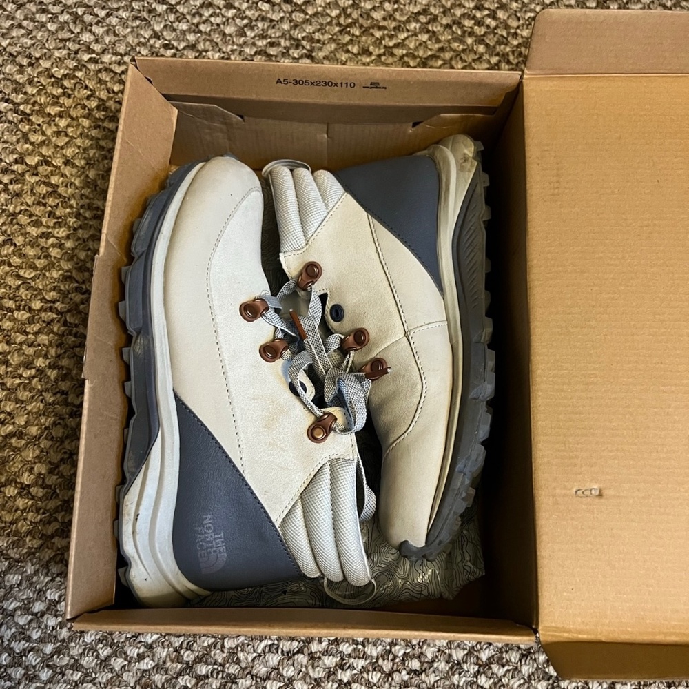 North Face Women’s Raedonda Hiking Boot Sneaker Size 8